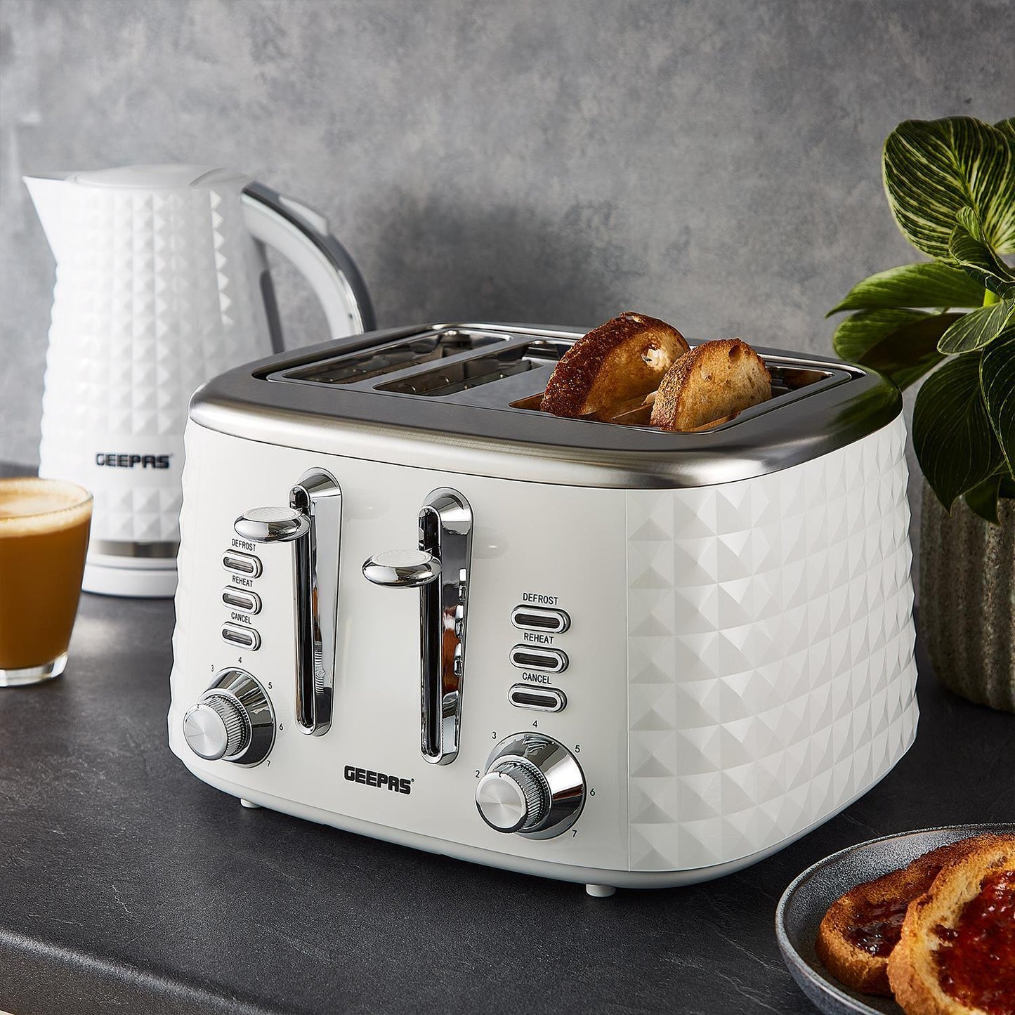 GEEPAS Argyle 4 Slice Bread Toaster & 1.7L Cordless Electric Kettle Combo Set