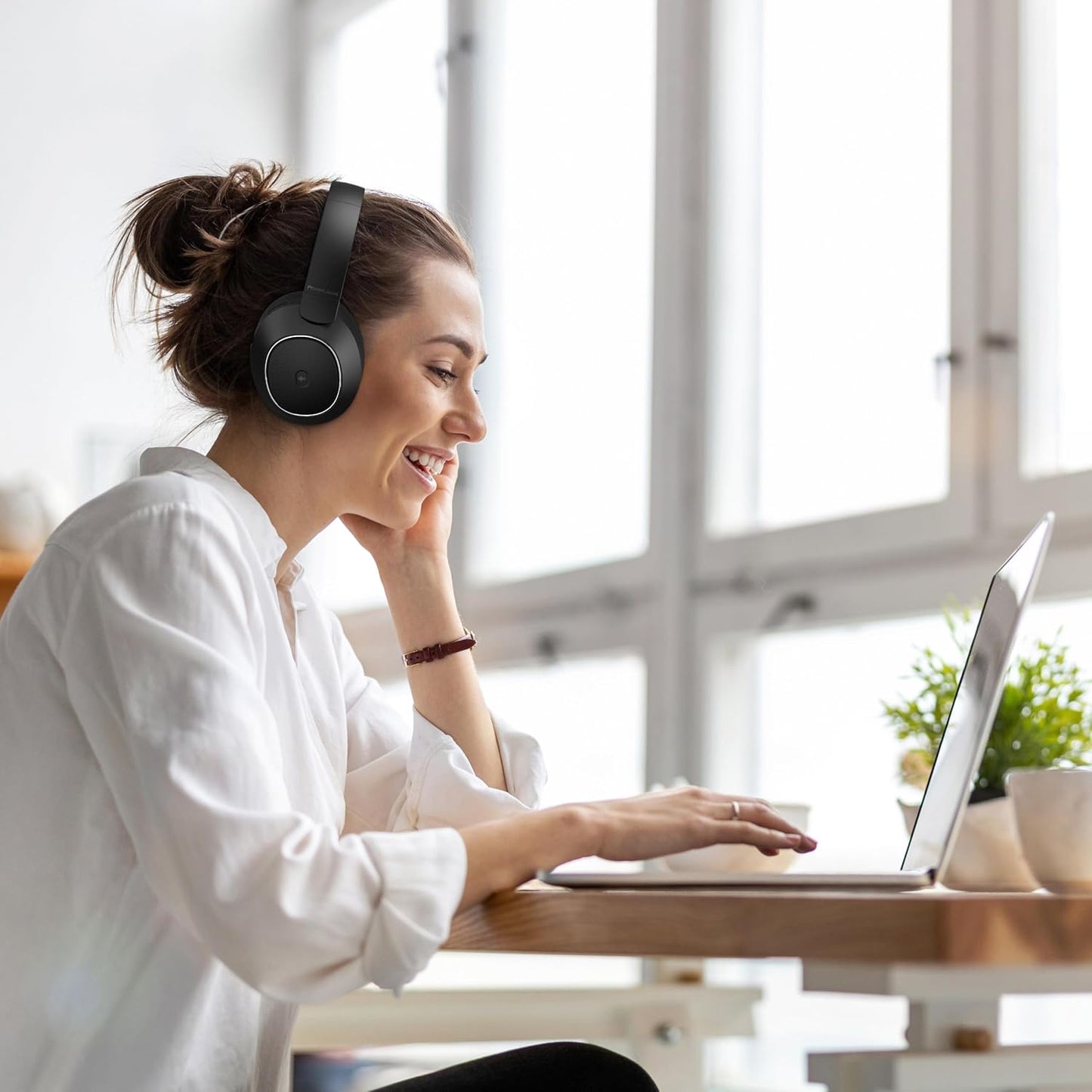 Hybrid Active Noise Cancelling Headphones, 60 Hours Playtime over Ear Bluetooth Headphones, Hi-Fi Stereo Wireless Headphones with Bass Button, Foldable, with Mic for Travel,Mobile Phone,Pc