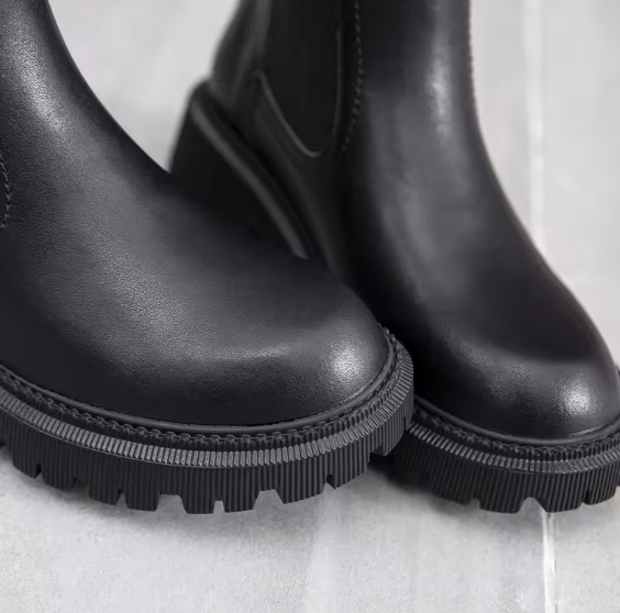 Women's Genuine Leather Chelsea Boots – Winter Retro Ankle Boots with Plush Lining, Low Heel & Rubber Outsole AIYUQI