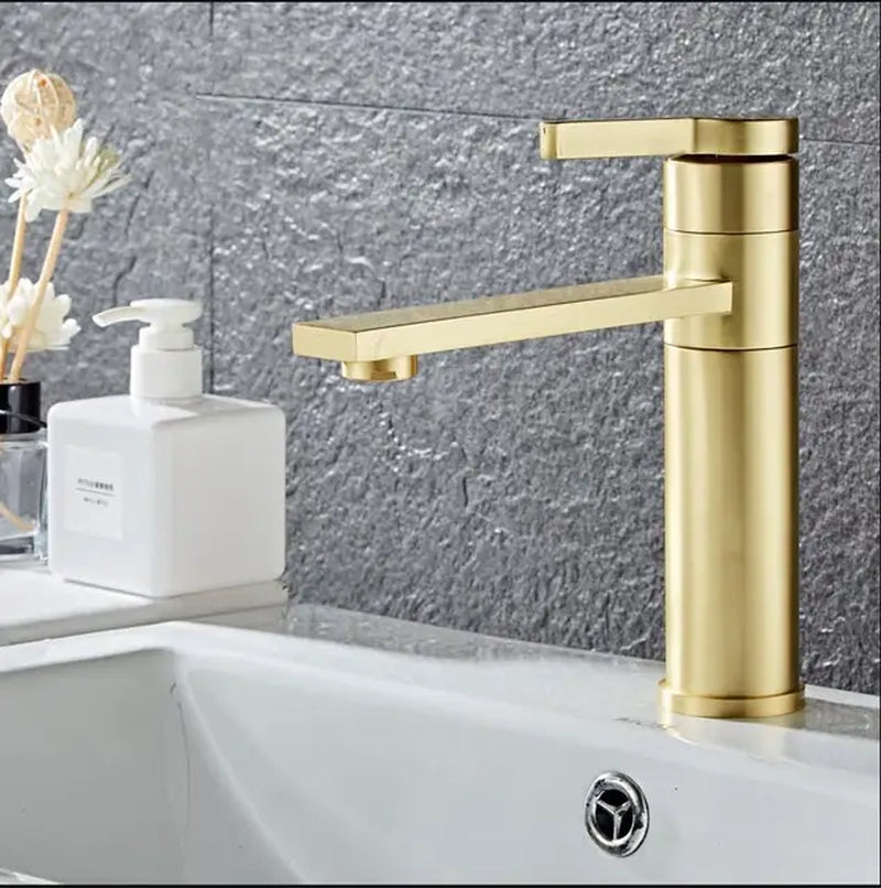 Bathroom Faucet Solid Brass Bathroom Basin Faucet Cold and Hot Water Mixer Sink Tap Single Handle Deck Mounted Brushed Gold Tap